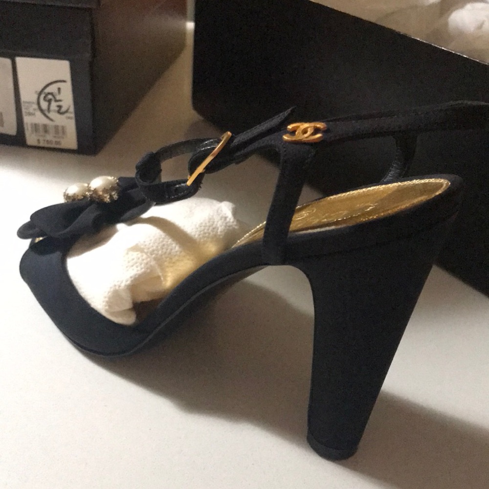 Shoes - Picture 2 of 6